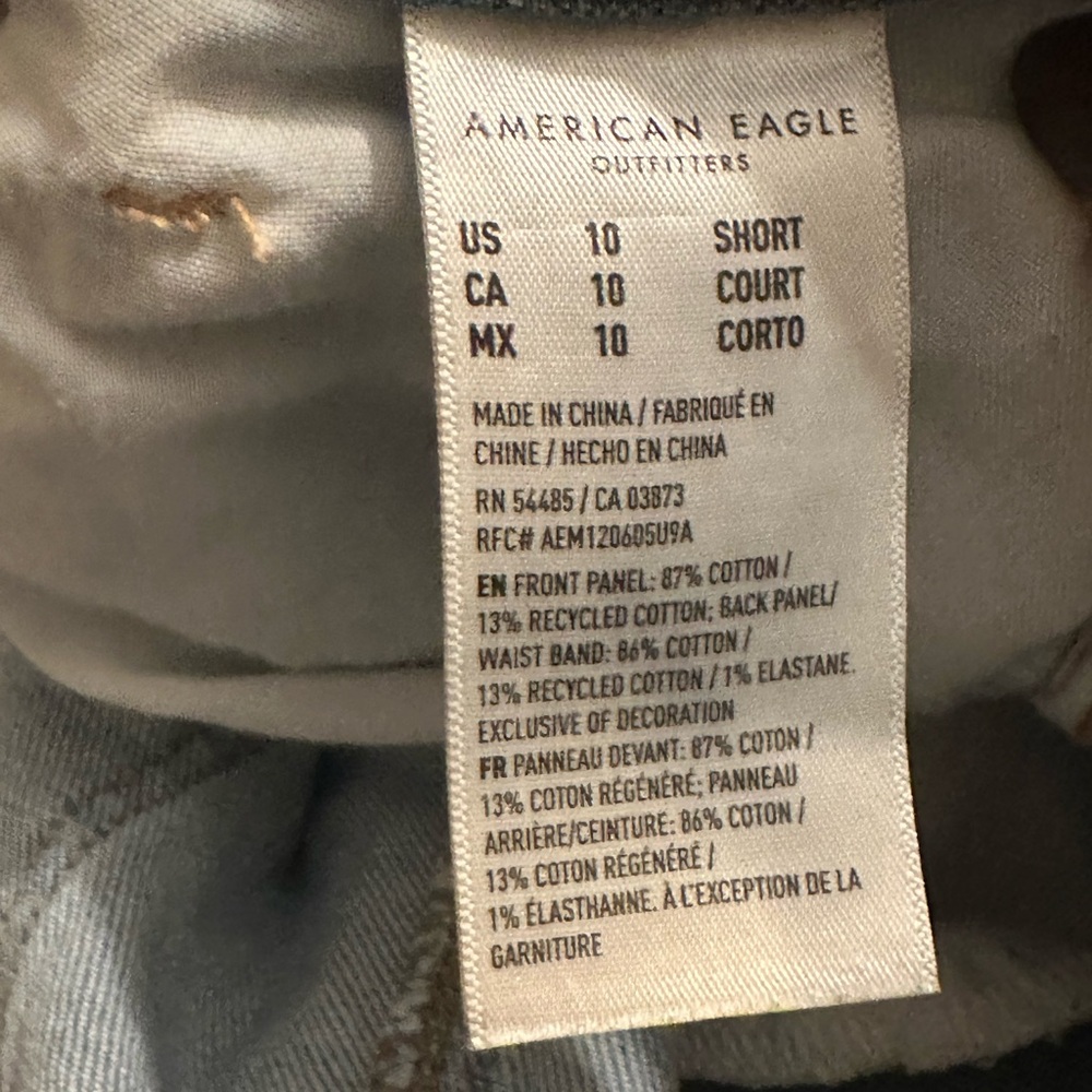 American Eagle Strigid Mom Jeans - Picture 3 of 4